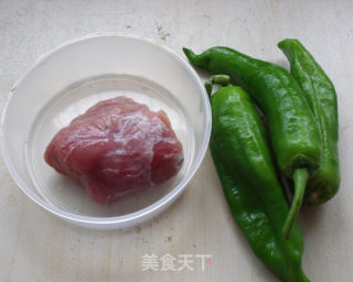 青椒肉丝的做法步骤：1