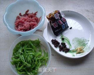 青椒肉丝的做法步骤：2