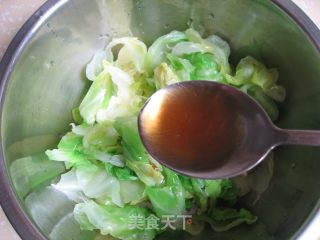 炝拌绿甘蓝的做法步骤：3