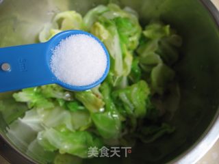 炝拌绿甘蓝的做法步骤：4