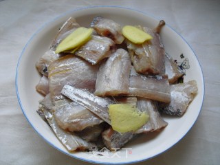 茄汁带鱼的做法步骤：1
