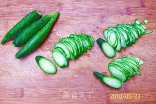 糖醋黄瓜小金鱼的做法步骤：1