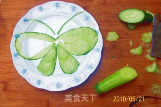 糖醋黄瓜花蝴蝶的做法步骤：3