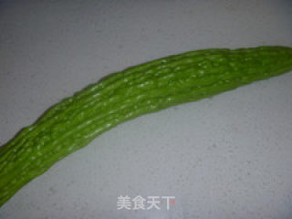 去除苦味三步走——清炒苦瓜的做法步骤：1