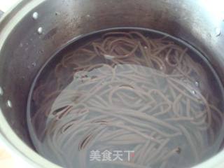 凉拌蕨根粉的做法步骤：2