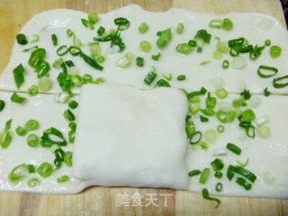 【简单制作的花样饼】多层烙饼技巧---多层葱花烙饼的做法步骤：7