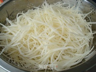 干煸黄金土豆丝的做法步骤：3