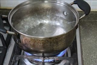 黄桃牛奶西米露的做法步骤：2