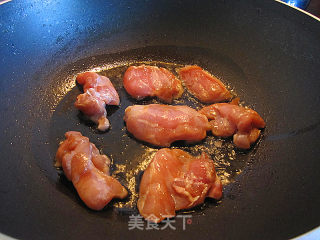 煎鸡腿肉炒蒜苔的做法步骤：4