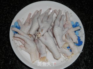 红烧山椒凤爪的做法步骤：1