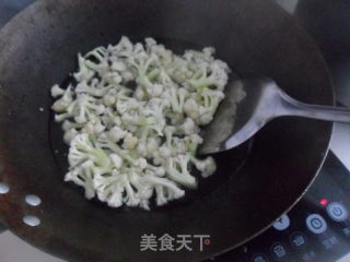 火腿炒菜花的做法步骤：5