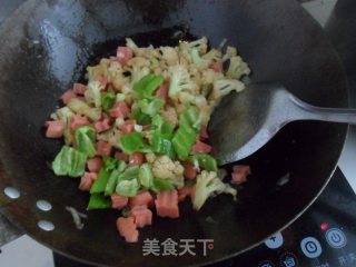 火腿炒菜花的做法步骤：9