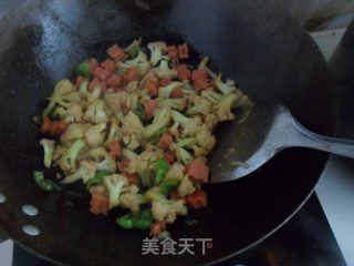 火腿炒菜花的做法步骤：10