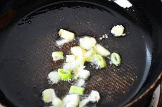 酱烧土豆鸡翅中的做法步骤：4