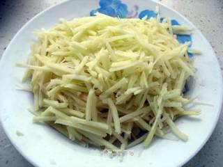 土豆丝鸡蛋饼的做法步骤：2