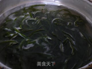 酸辣白菜海带丝的做法步骤：2
