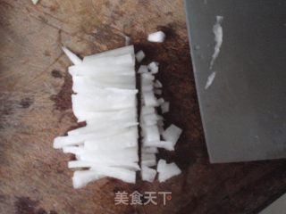 咳嗽咽喉红肿的偏方——蜂蜜萝卜的做法步骤：2