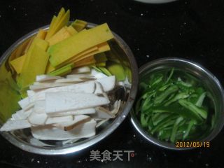 素炒牛腿菇的做法步骤：2