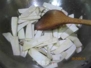 素炒牛腿菇的做法步骤：3