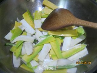素炒牛腿菇的做法步骤：4