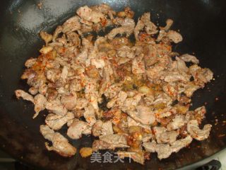 香味四溢的炒烤肉——新疆味道的做法步骤：4