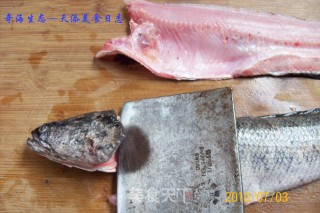 【1条黑鱼6道菜】——之一《青椒茭白炒鱼柳》的做法步骤：2