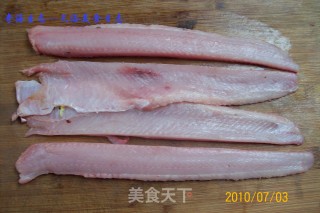 【1条黑鱼6道菜】——之一《青椒茭白炒鱼柳》的做法步骤：3