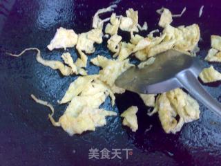 鱼虾劲炒韭菜花的做法步骤：6