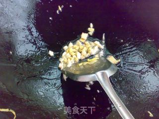 鱼虾劲炒韭菜花的做法步骤：7