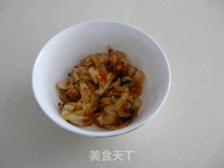 看韩剧学韩式料理——韩式泡菜海苔炒饭的做法步骤：1