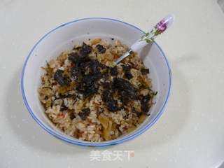 看韩剧学韩式料理——韩式泡菜海苔炒饭的做法步骤：5