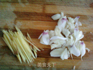 夏日爽口菜 凉拌变蛋黄瓜的做法步骤：2
