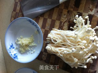 凉拌金针菇的做法步骤：1