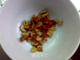 红枣鸡肉蛋炒饭的做法步骤：1