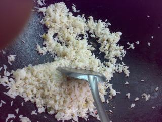 红枣鸡肉蛋炒饭的做法步骤：7