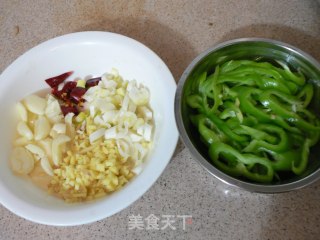辣炒鸡心洋葱片的做法步骤：3