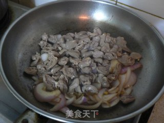 辣炒鸡心洋葱片的做法步骤：10
