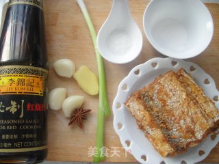 红烧带鱼的做法步骤：1