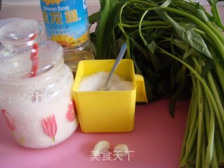 蒜蓉空心菜的做法步骤：1