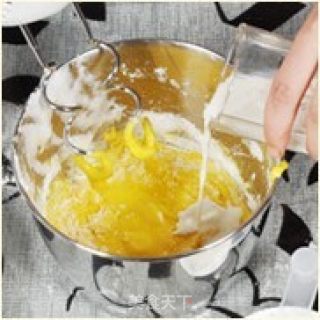 美味香甜蛋糕（面包机的杰作）的做法步骤：8