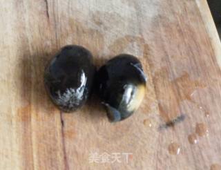 松花蛋的做法步骤：1