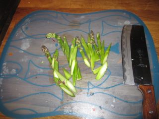 素菜做出肉味——口蘑烩芦笋的做法步骤：2
