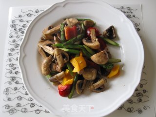 素菜做出肉味——口蘑烩芦笋的做法步骤：9