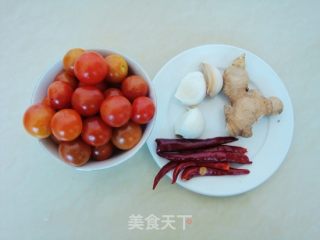 小蕃茄烧罗非鱼的做法步骤：2
