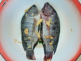 小蕃茄烧罗非鱼的做法步骤：4