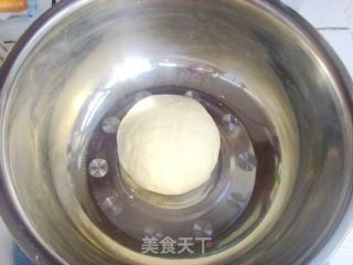 罗勒脆皮肠仔面包的做法步骤：2