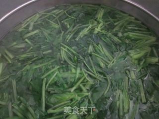 凉拌菠菜鸡蛋丝的做法步骤：1