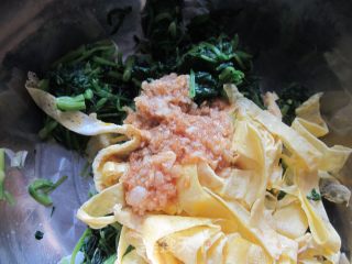 凉拌菠菜鸡蛋丝的做法步骤：7