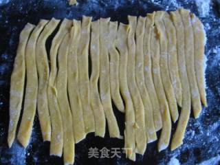 下午茶----酥松香脆小麻花的做法步骤：4