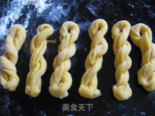 下午茶----酥松香脆小麻花的做法步骤：5